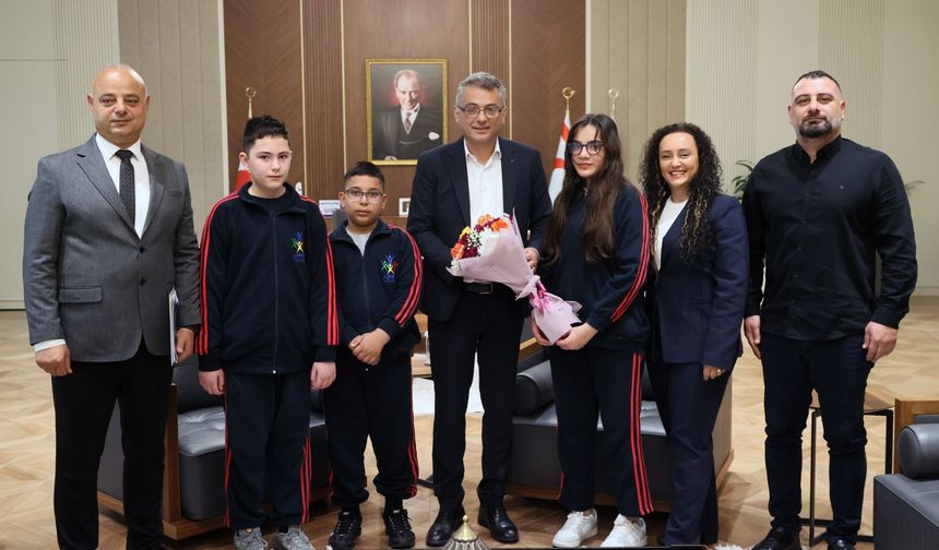 Cumhurbaşkanı Erhürman ÖZEV Özel Eğitim Vakfı heyetini kabul etti