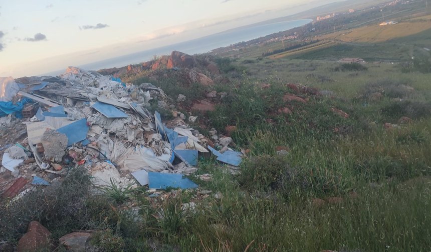 Lefke Çevre ve Ekoloji Derneği, Cengizköy'de moloz dökülen alanla ilgili yetkilileri göreve çağırdı