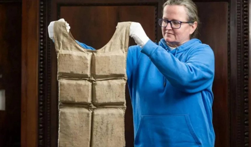 Titanik kazasından kurtulan yolcunun can yeleği yaklaşık 906 bin dolara satıldı
