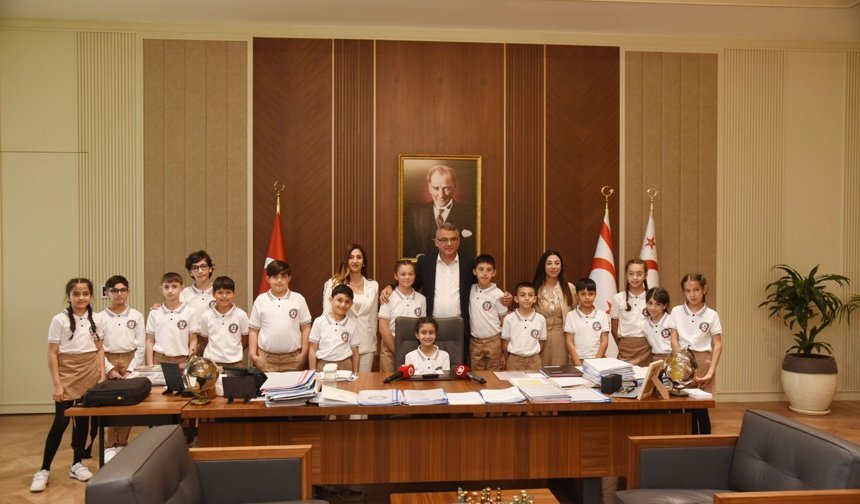 Cumhurbaşkanlığı koltuğuna oturan Masal Şevki: “Güven için devlet harcamalarının izlenebildiği sistem kurardım”