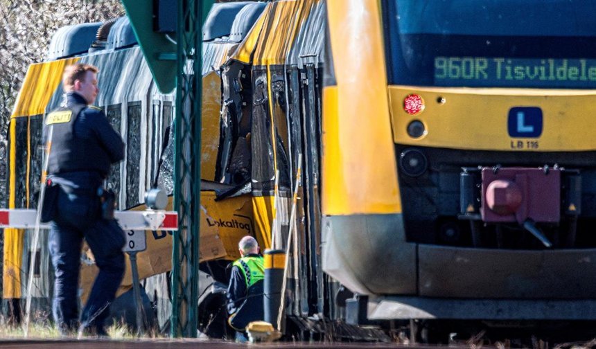 Danimarka'da iki trenin çarpıştığı kazada 17 kişi yaralandı