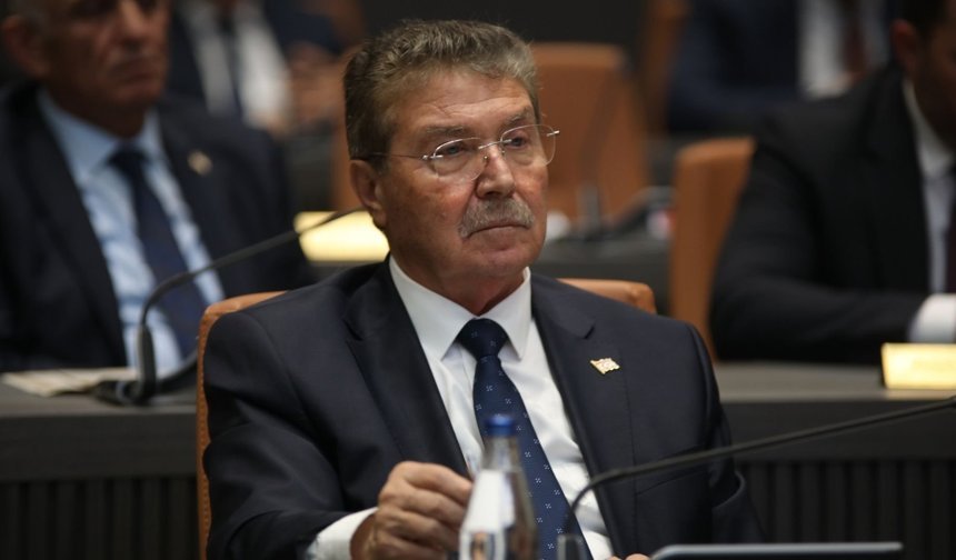 Başbakan Üstel, vergi düzenlemeleri ve çalışma hayatına ilişkin 5 yasa tasarısının Meclise sevk edildiğini açıkladı