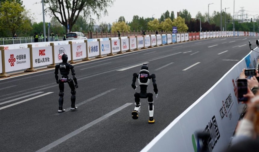 Çin'de insansı robotlar yarı maraton dünya rekorunu kırdı