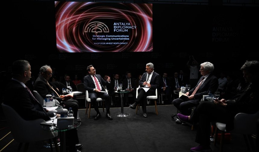 Antalya Diplomasi Forumu kapsamında "Belirsizliklerin Yönetilmesinde Stratejik İletişim" paneli düzenlendi