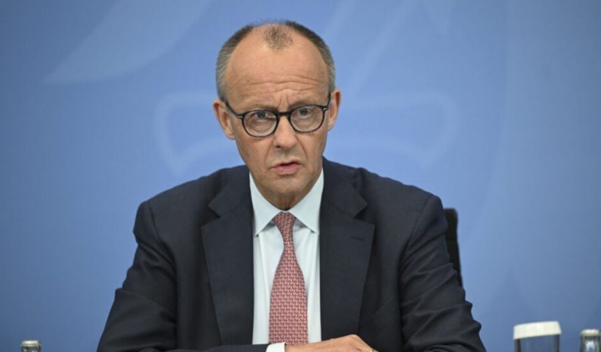 Merz, İran'ın ABD ile müzakerelere yeniden başlamasını talep etti