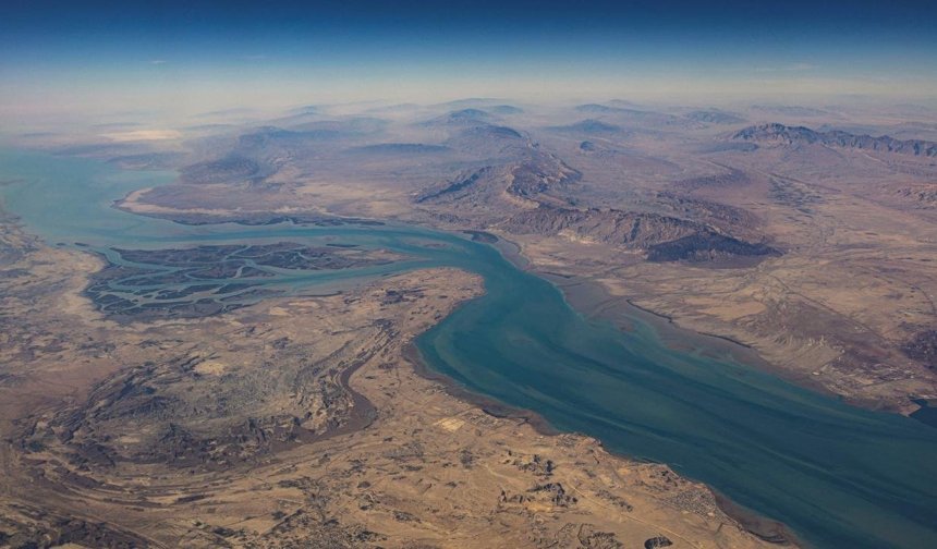 İran duyurdu: Hürmüz Boğazı ticari gemilere açıldı!