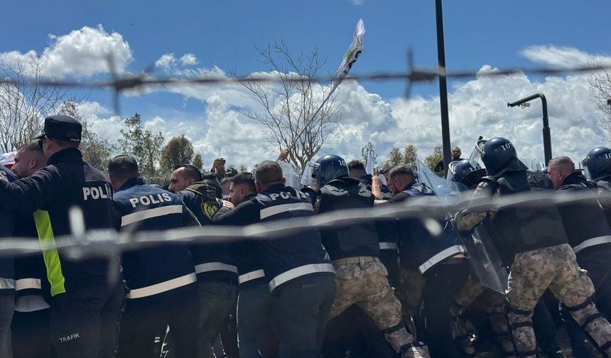 Meclis önünde kritik anlar: Eylemciler güvenlik önlemlerini aştı