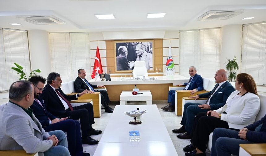 Bakan Ataoğlu Antalya’da Kepez Belediyesi’ni ziyaret etti