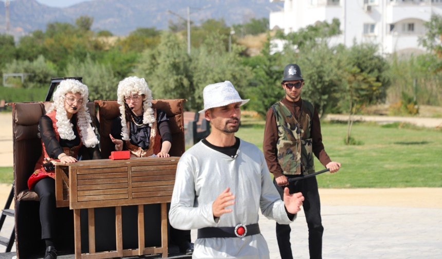 “Eşeğin Gölgesi” oyunu yarın akşam Kızılbaş Parkı'nda sahnelenecek