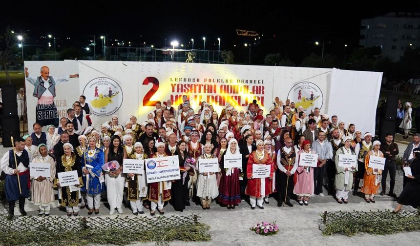 Yaşatan Adımlar Halk Dansları Şöleni düzenlendi