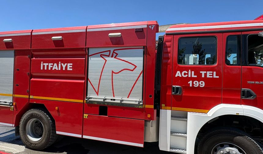 Değirmenlik’te araç, Dumlupınar’da arazi yangını…