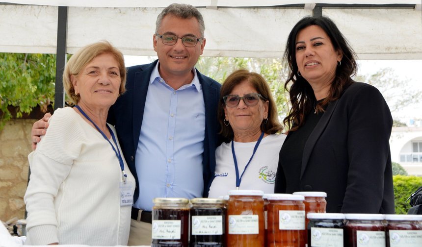 Cumhurbaşkanı Tufan Erhürman, 8. Karşıyaka Taş Armudu Festivali’ne katıldı