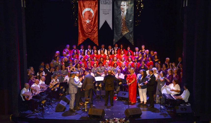 DAB Altın Kalpler Korosu, Bursa’da sahne aldı