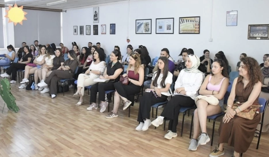 DAÜ'de okul öncesi öğretmen adaylarından dönem sonuna müzikli final